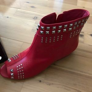 Red  sandals pour la victorie